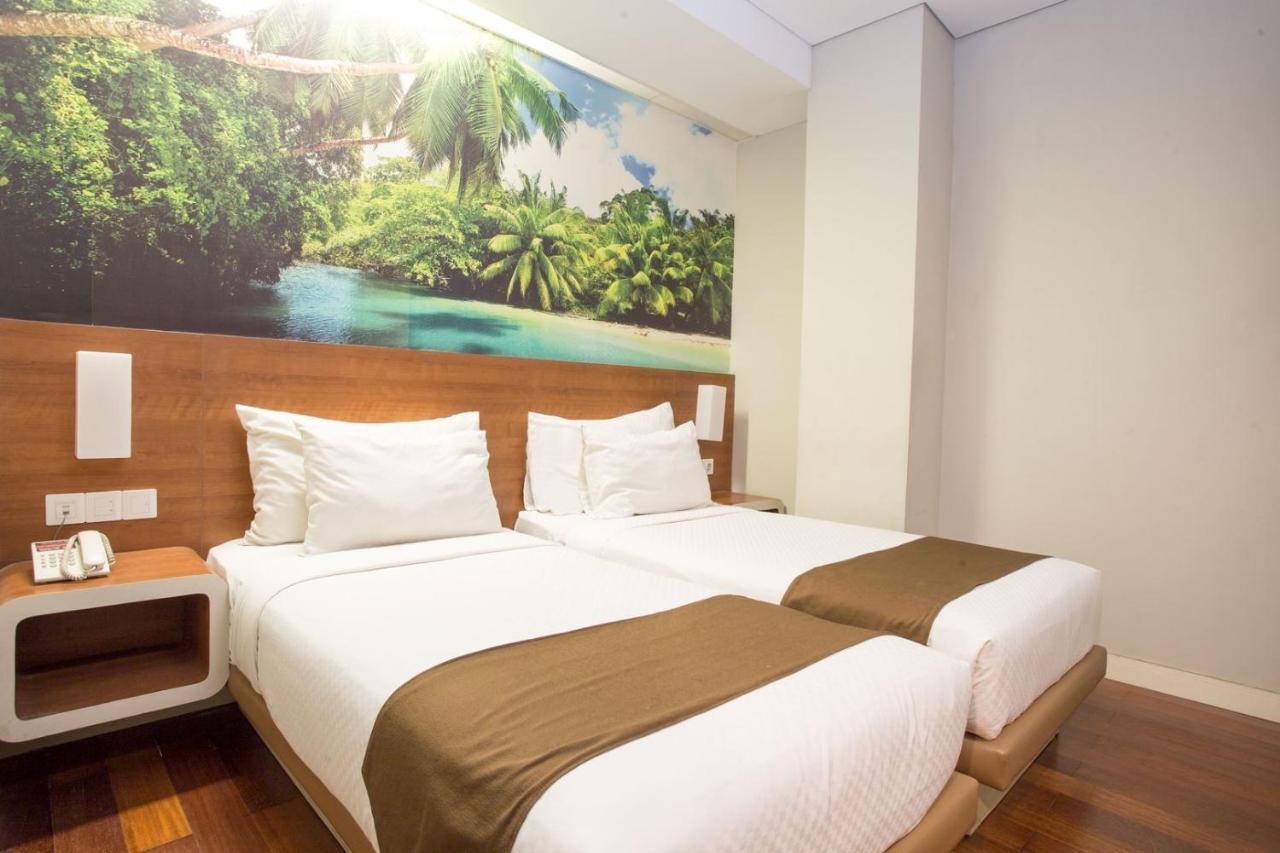 Life Hotel Mayjend Sungkono Surabaya Kültér fotó
